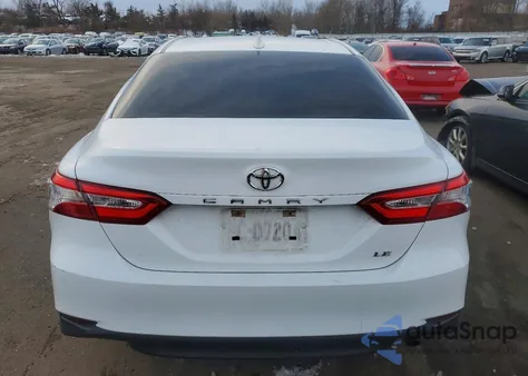 2020 Toyota Camry Le z USA, uszkodzony, nr VIN 4T1C11AK1LU918350